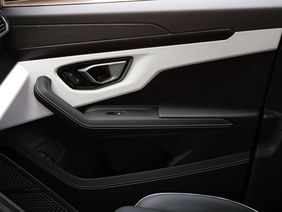 2024 Lamborghini Urus S - Image 17 of 28