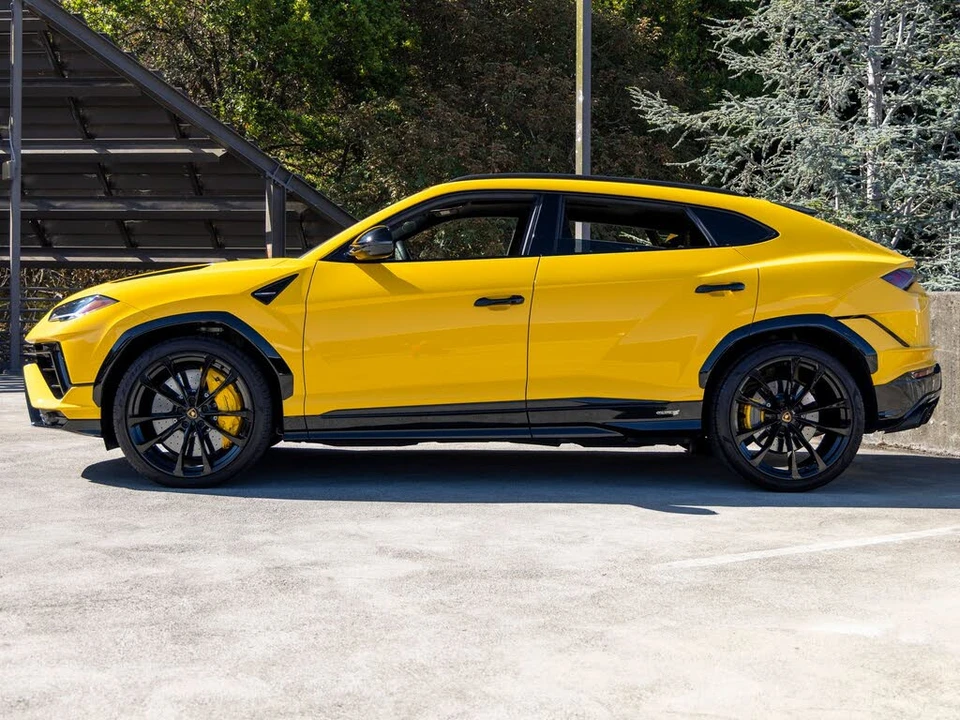 2024 Lamborghini Urus S - Image 2 of 31