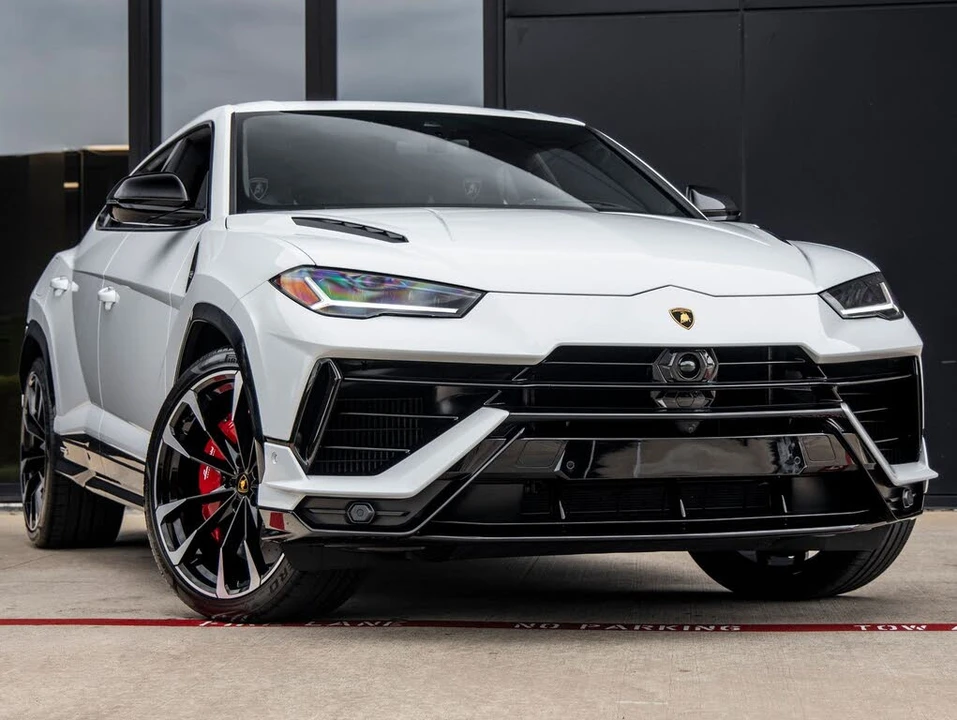 2024 Lamborghini Urus S - Image 2 of 31