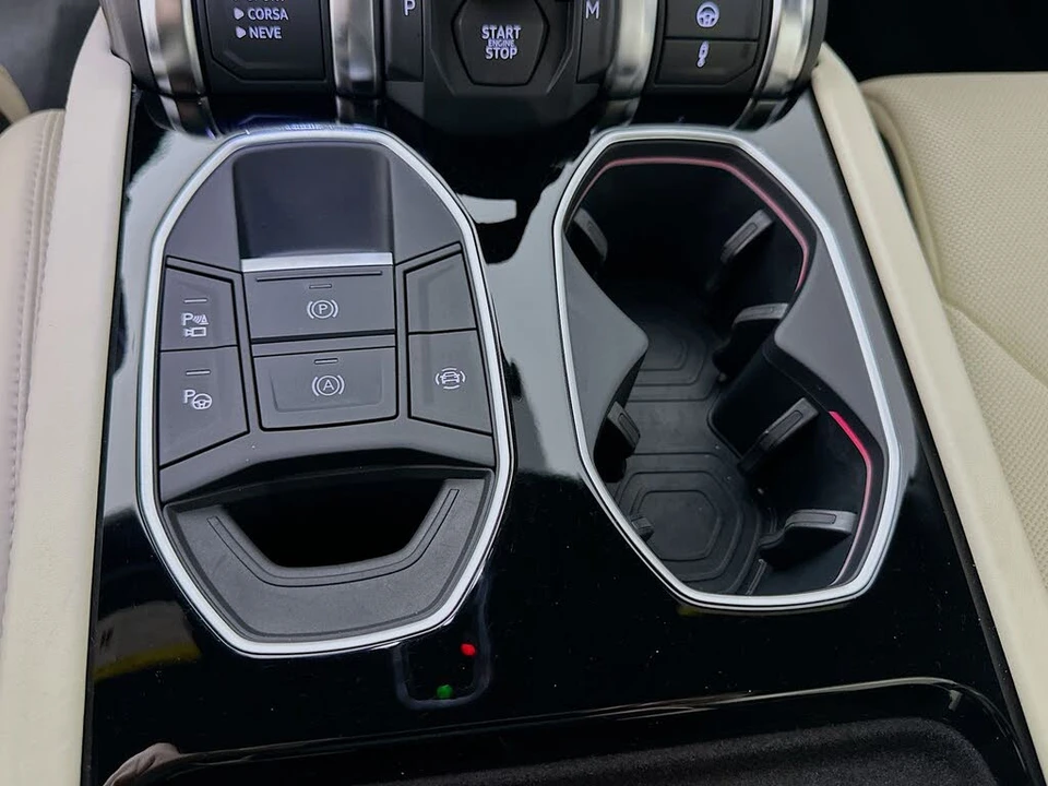 2024 Lamborghini Urus S - Image 30 of 31