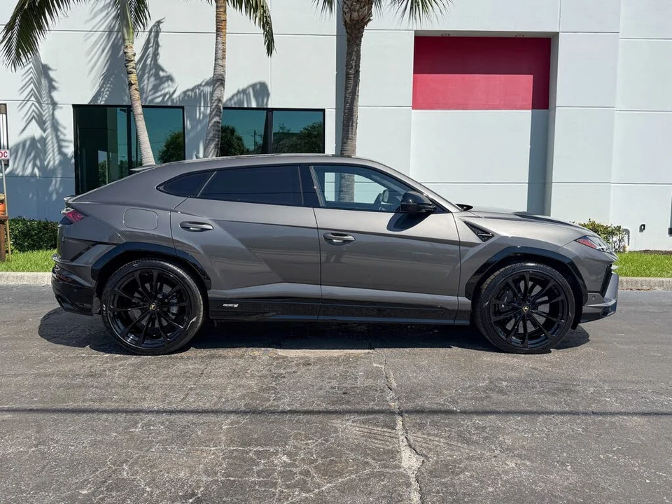2024 Lamborghini Urus S - Image 2 of 31