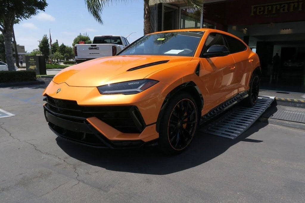 2024 Lamborghini Urus S - Image 2 of 31