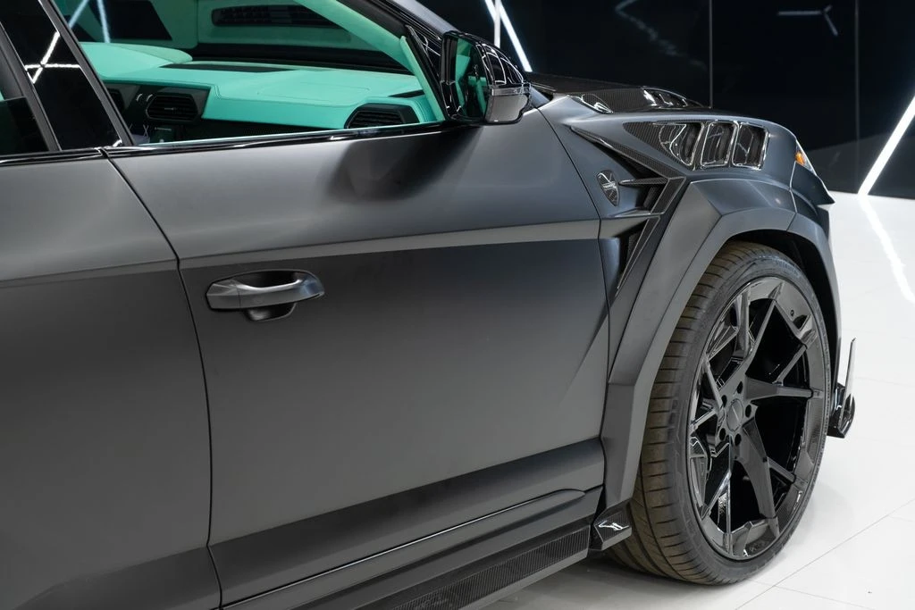2024 Lamborghini - Image 17 of 31