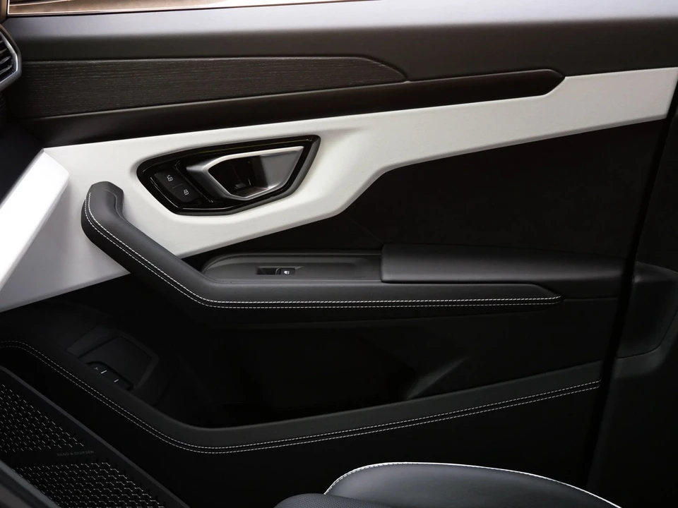 2024 Lamborghini Urus S - Image 17 of 28