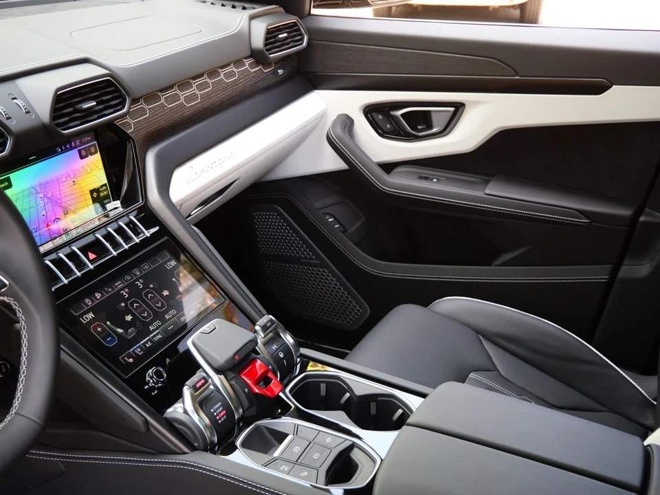 2024 Lamborghini Urus S - Image 16 of 28