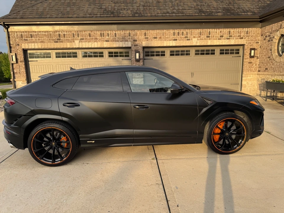 2024 Lamborghini Urus S - Image 2 of 31