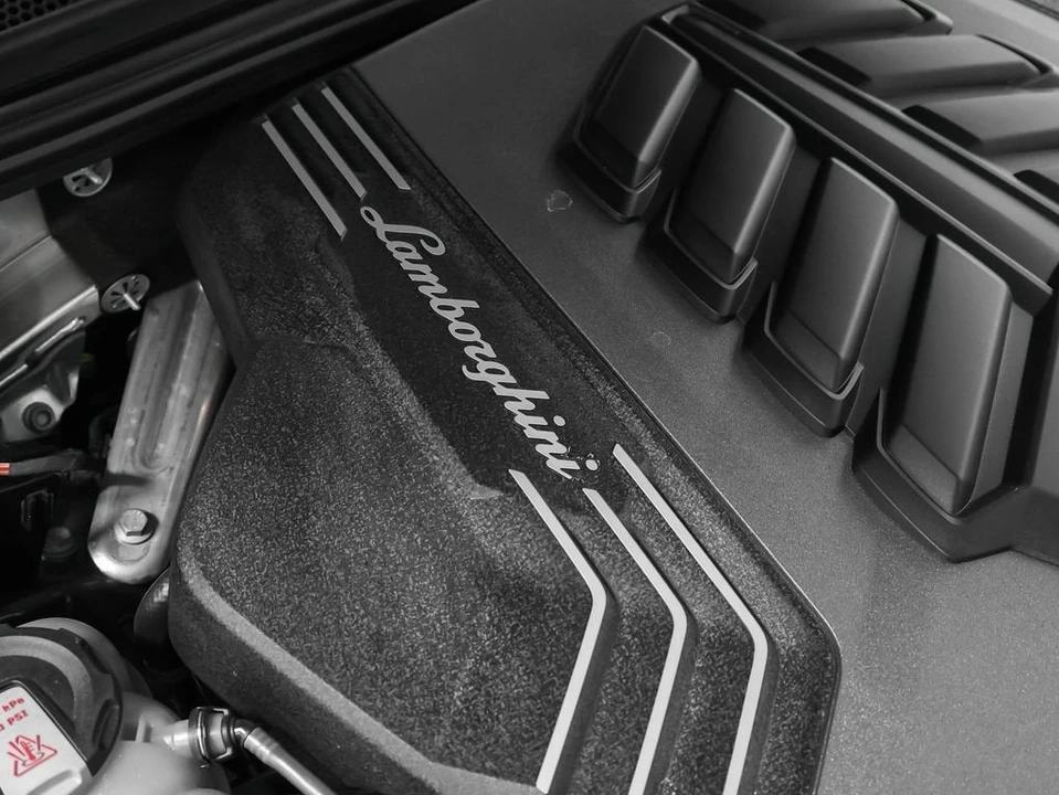 2024 Lamborghini Urus S - Image 16 of 31