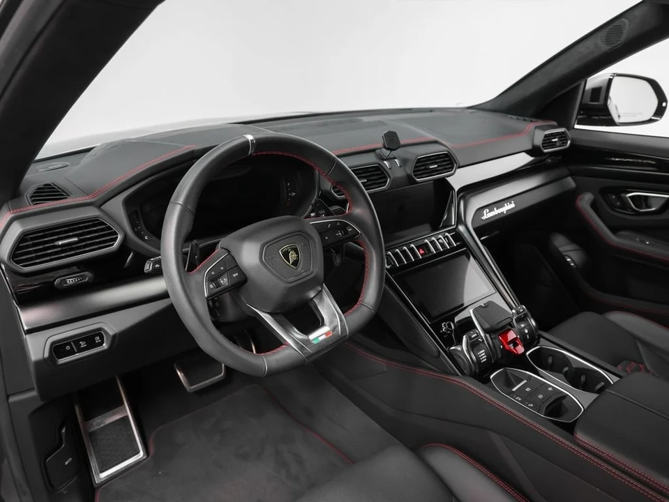 2024 Lamborghini Urus S - Image 2 of 31