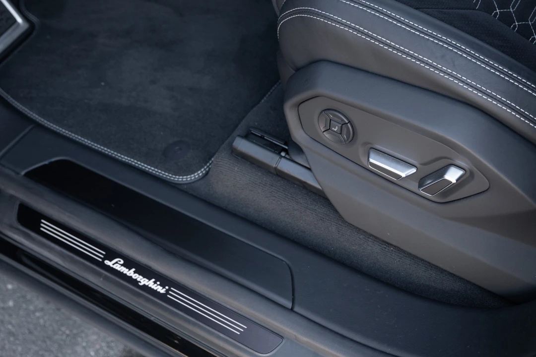 2024 Lamborghini - Image 25 of 31