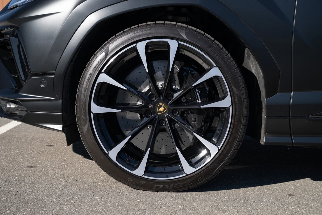2024 Lamborghini - Image 8 of 31