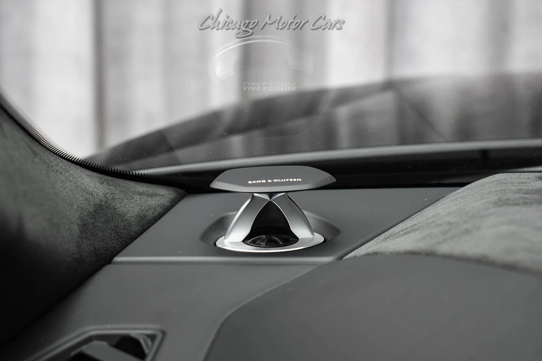 2024 Lamborghini Urus SE - Image 10 of 31