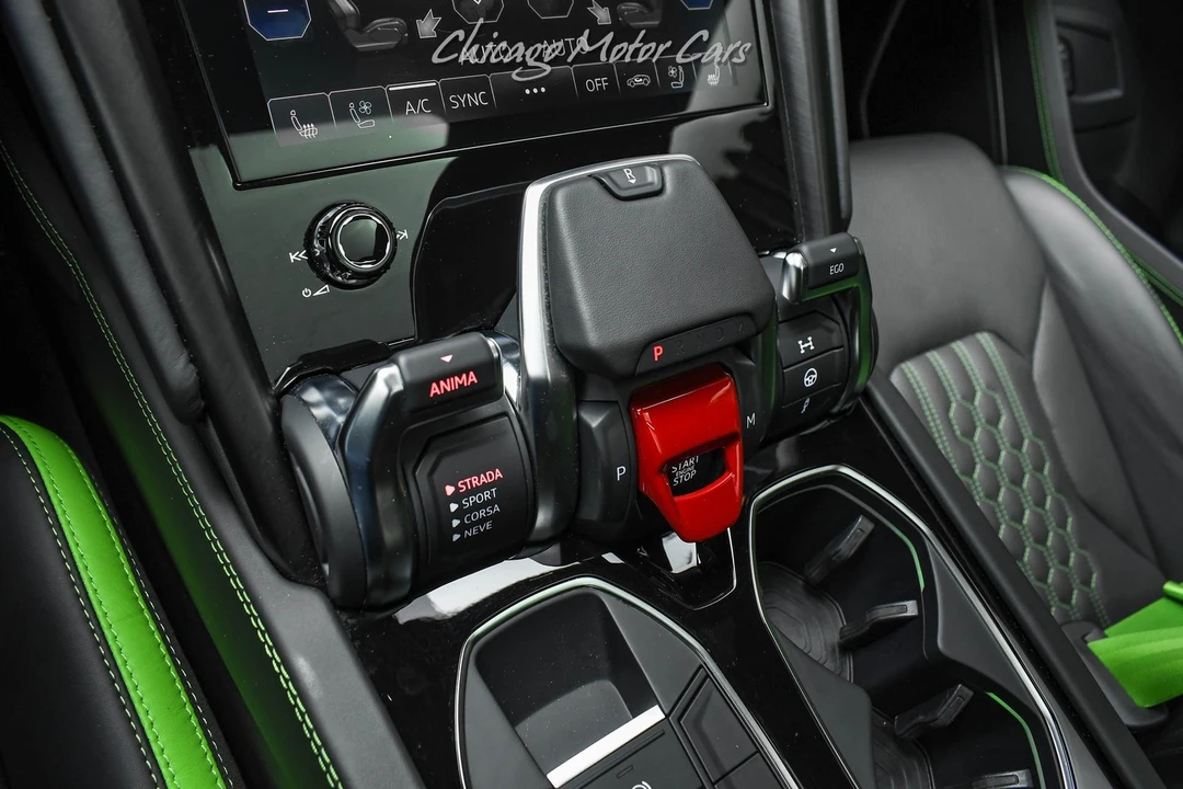 2024 Lamborghini Urus - Image 17 of 31
