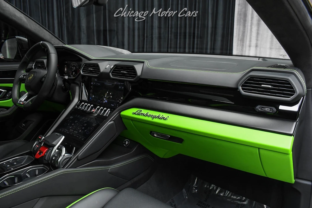 2024 Lamborghini Urus - Image 24 of 31