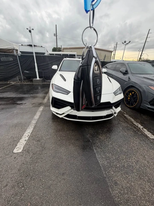 2024 Lamborghini Urus SE - Image 11 of 11
