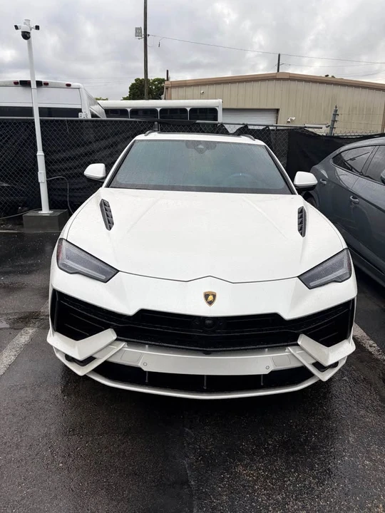2024 Lamborghini Urus SE - Image 2 of 11