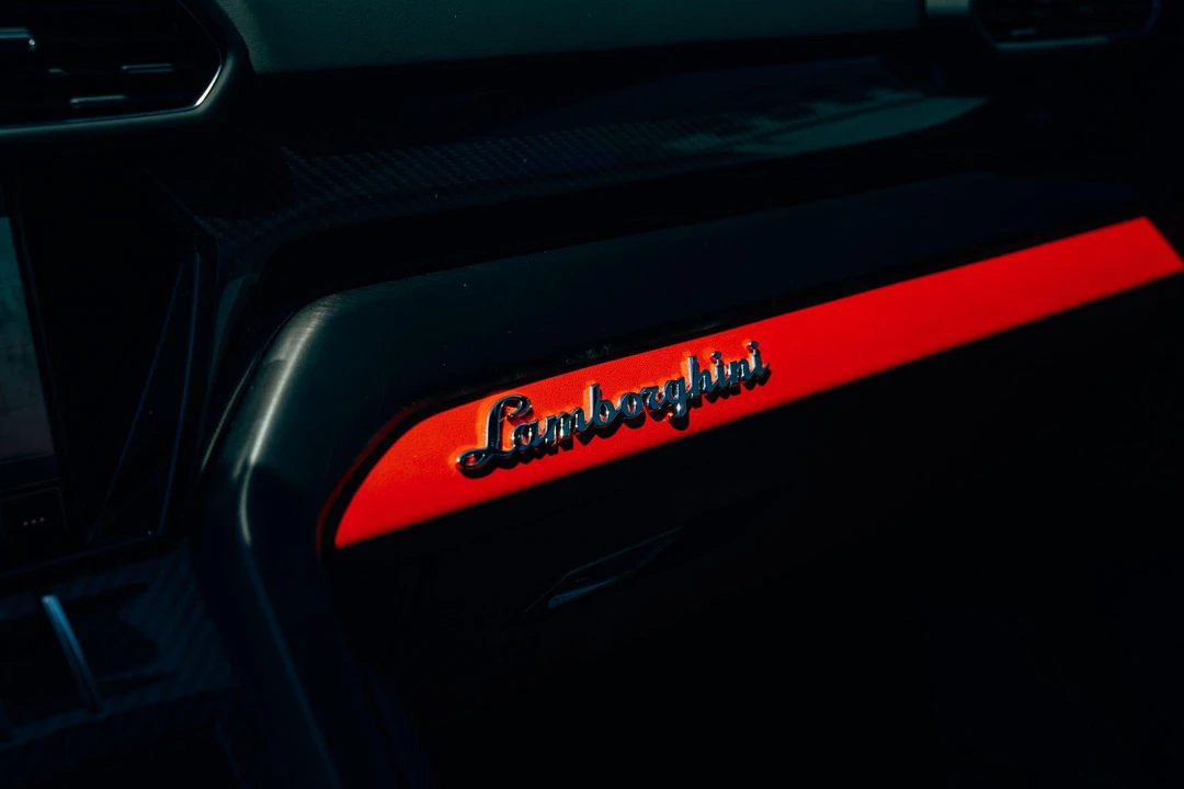 2024 Lamborghini Urus SE - Image 15 of 31