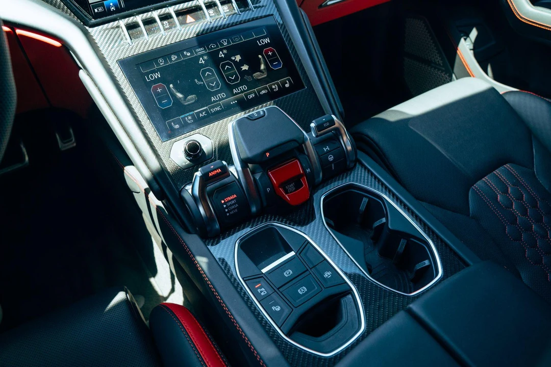 2024 Lamborghini Urus SE - Image 19 of 31