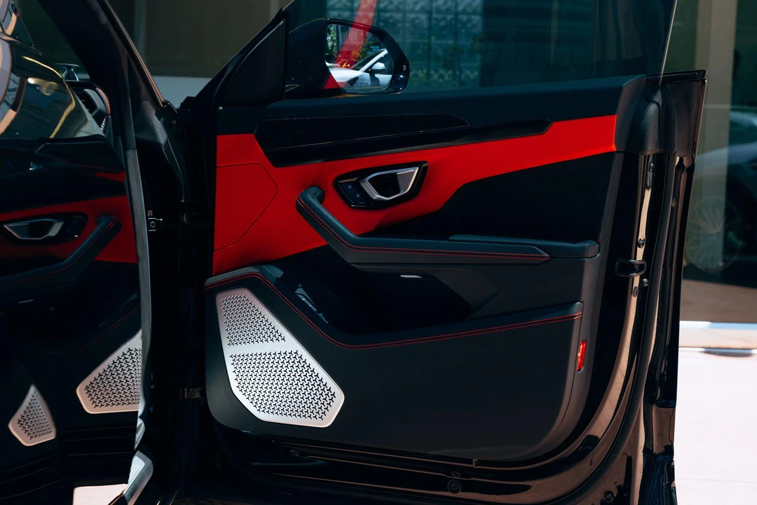 2024 Lamborghini Urus SE - Image 29 of 31