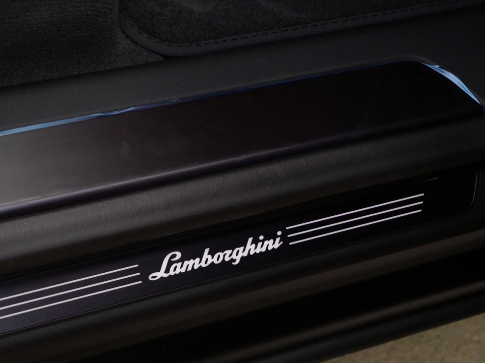 2024 Lamborghini Urus SE - Image 26 of 27