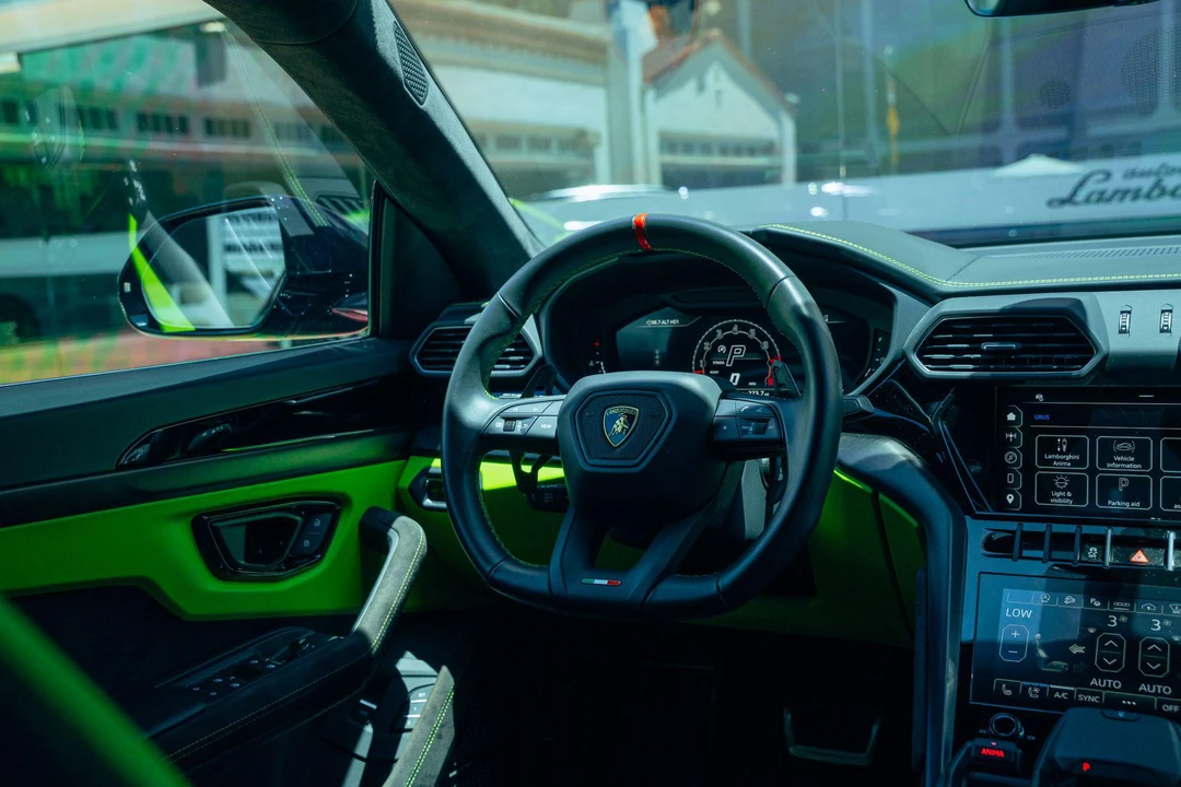 2024 Lamborghini Urus - Image 8 of 31
