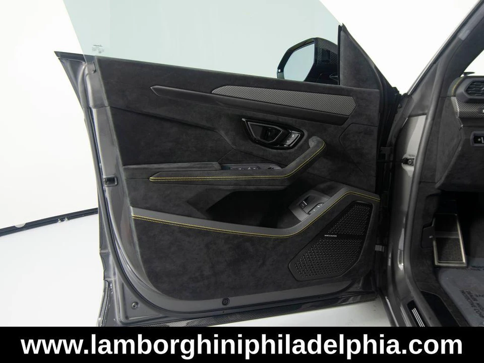 2024 Lamborghini Urus SE - Image 10 of 31