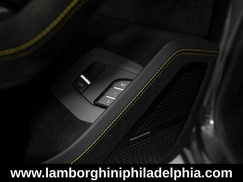 2024 Lamborghini Urus SE - Image 13 of 31