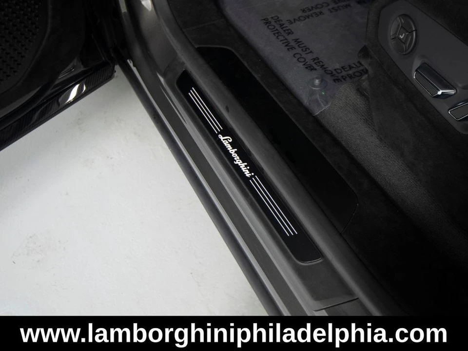 2024 Lamborghini Urus SE - Image 14 of 31