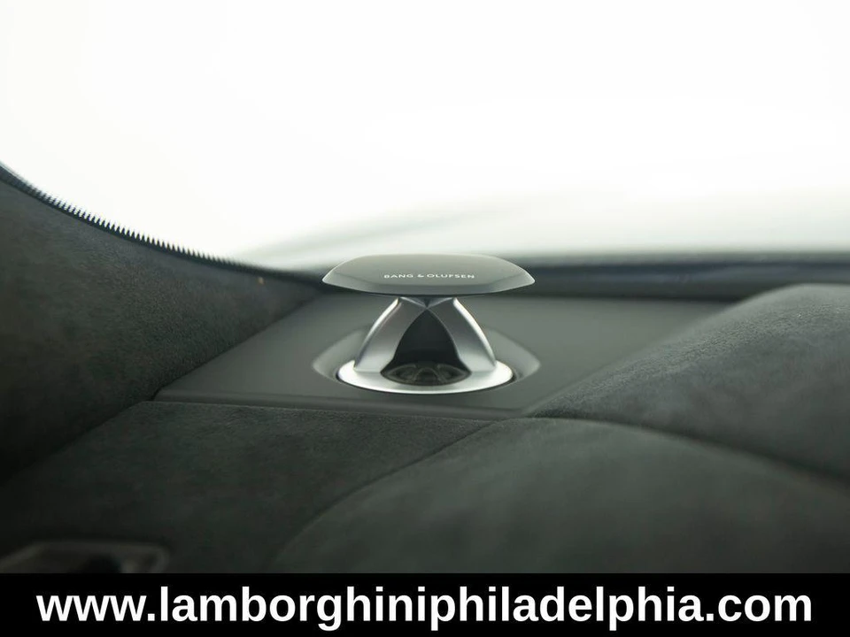 2024 Lamborghini Urus SE - Image 25 of 31
