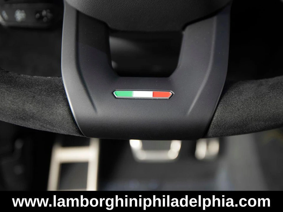 2024 Lamborghini Urus SE - Image 26 of 31