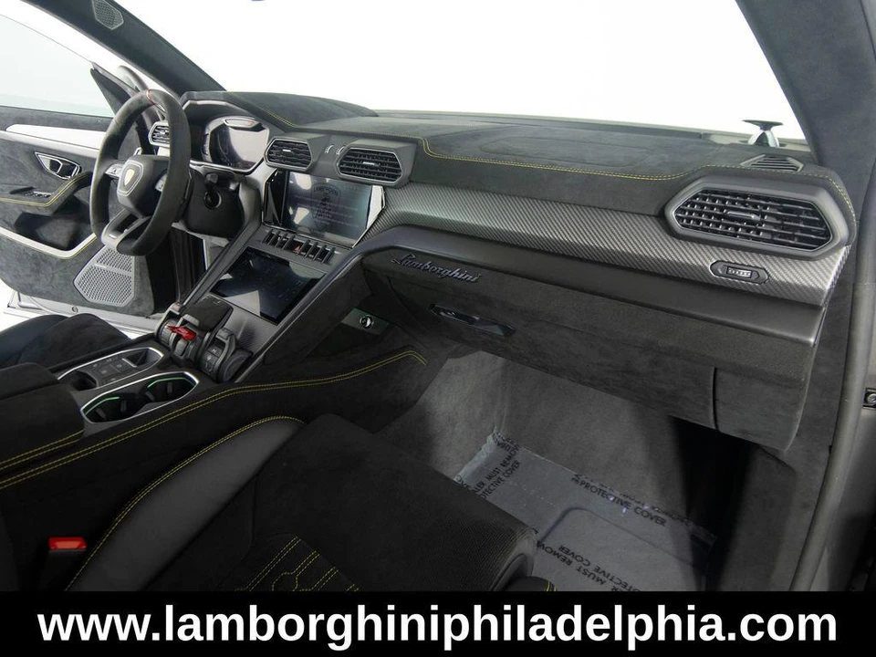 2024 Lamborghini Urus SE - Image 28 of 31