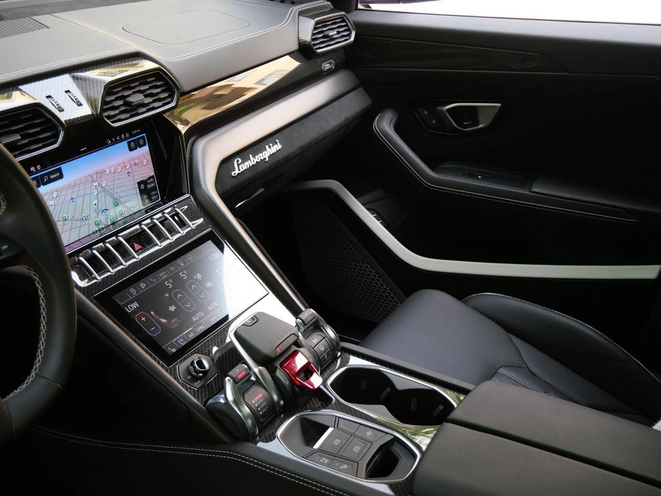 2024 Lamborghini Urus SE - Image 28 of 31