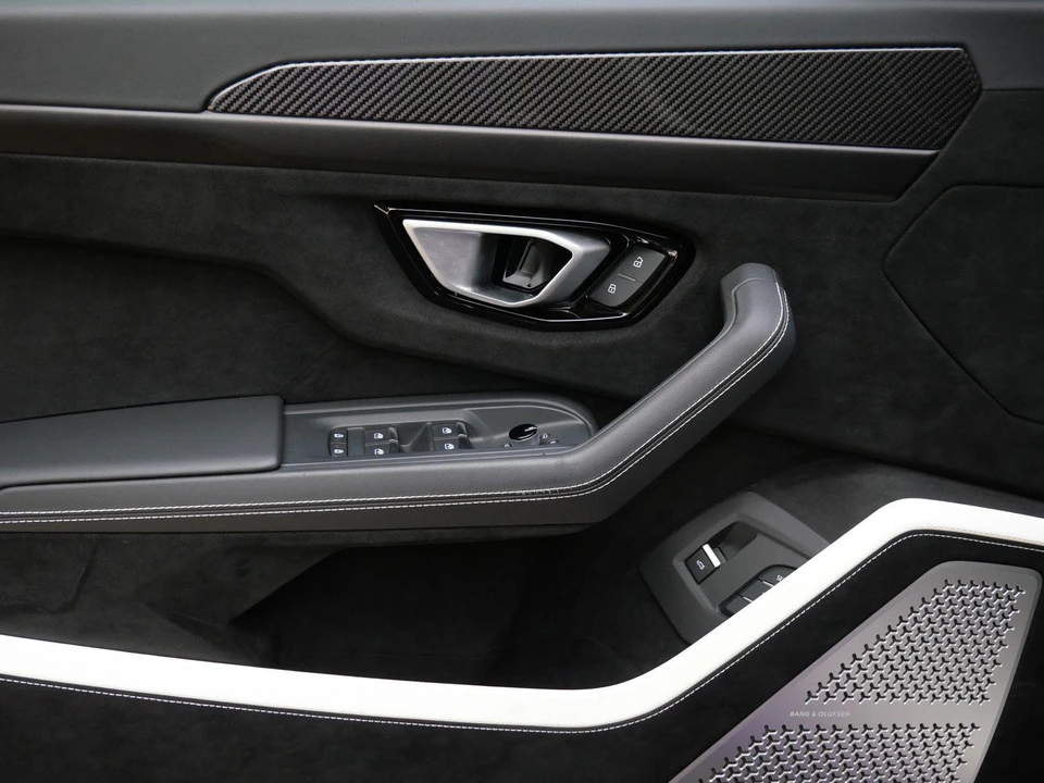 2024 Lamborghini Urus SE - Image 29 of 31