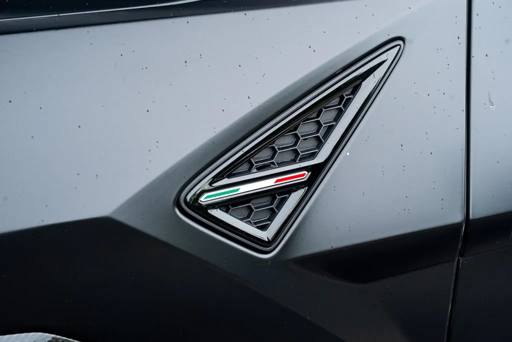 2024 Lamborghini Urus - Image 28 of 31