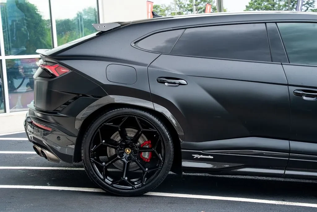 2024 Lamborghini Urus - Image 14 of 31
