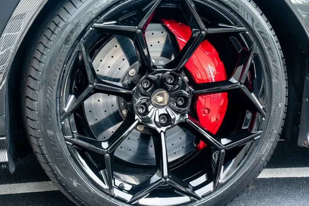 2024 Lamborghini Urus - Image 27 of 31