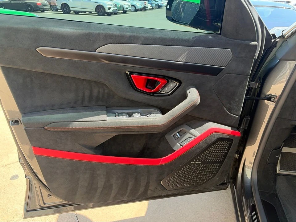 2024 Lamborghini Urus SE - Image 15 of 17