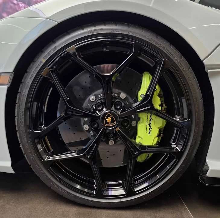 2024 Lamborghini Revuelto - Image 17 of 19