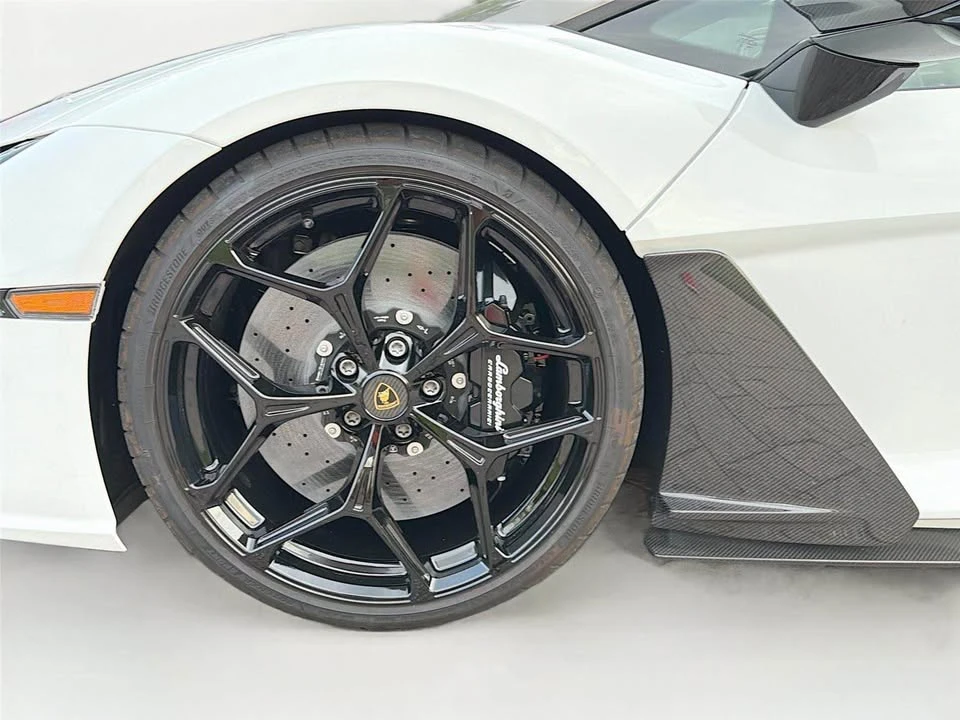 2024 Lamborghini Revuelto - Image 17 of 18