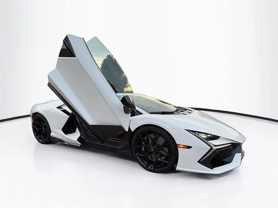 2024 Lamborghini Revuelto - Image 16 of 18