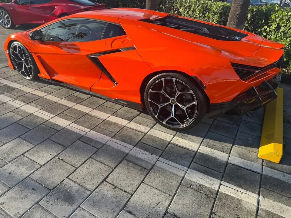 2024 Lamborghini Revuelto - Image 10 of 18