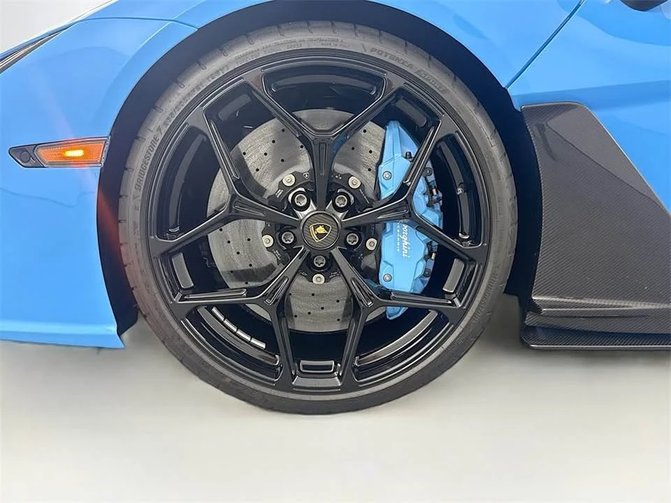 2024 Lamborghini Revuelto - Image 15 of 17