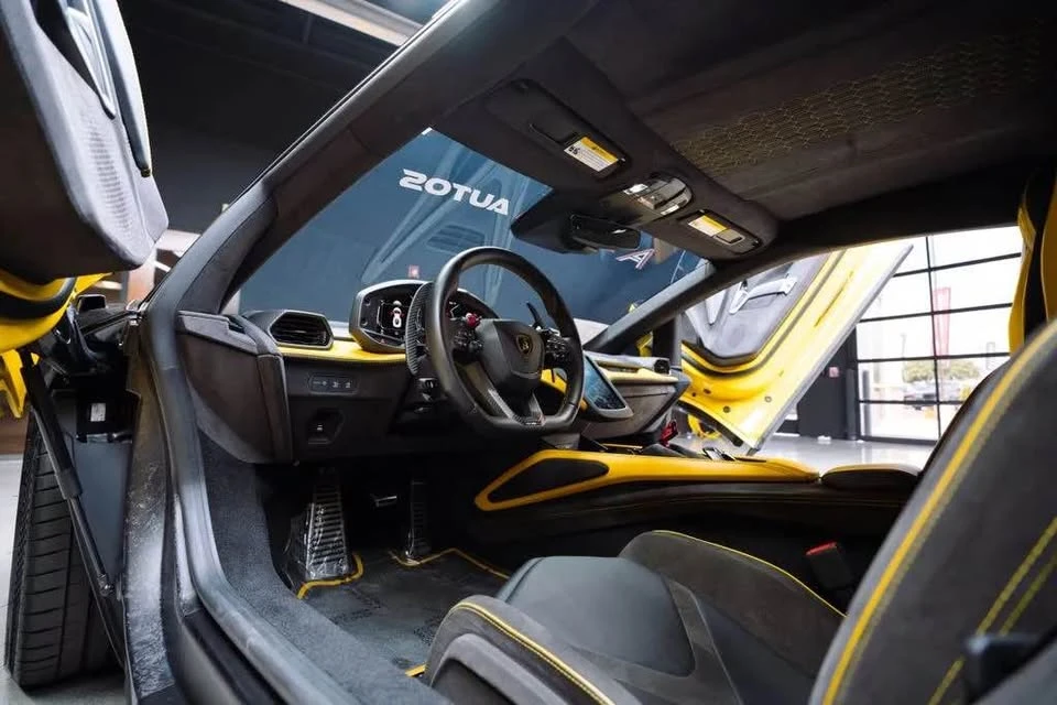2024 Lamborghini Revuelto - Image 16 of 20