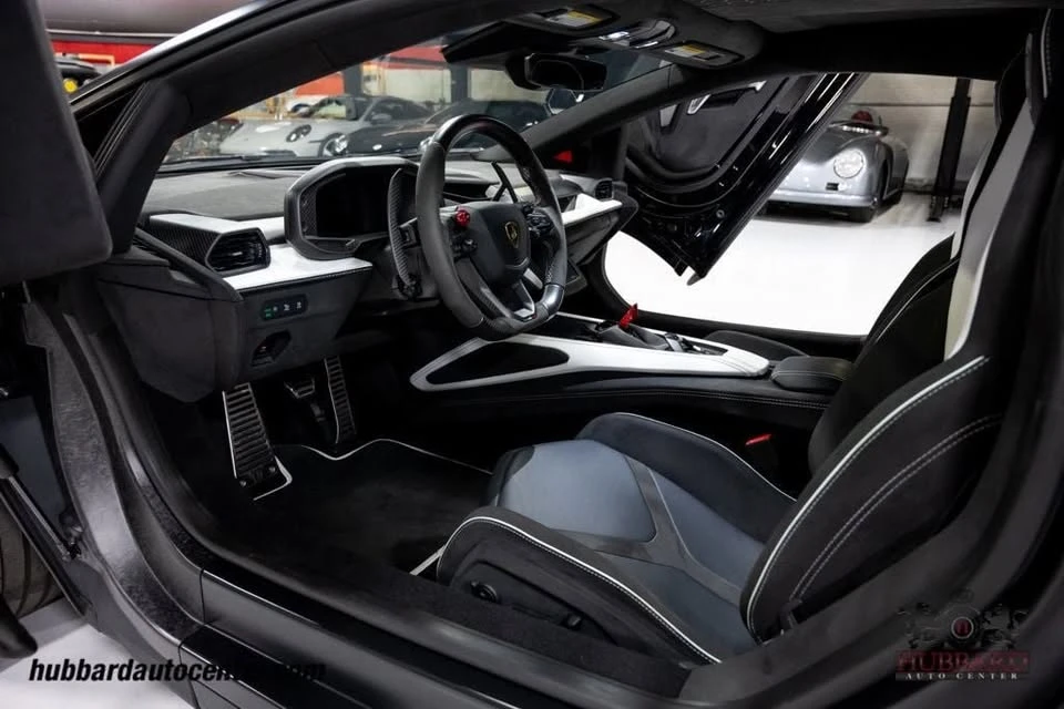 2024 Lamborghini Revuelto - Image 17 of 20