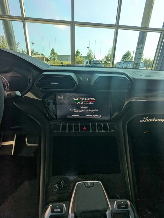 2024 Lamborghini Urus SE - Image 7 of 9