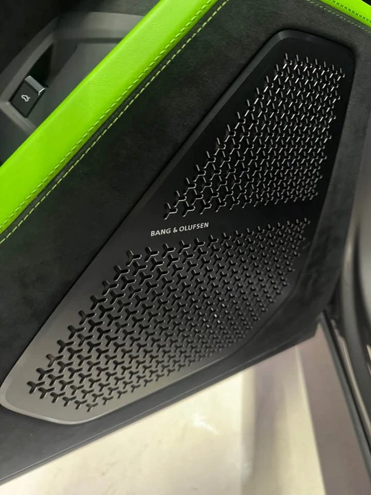 2024 Lamborghini Urus Performante - Image 9 of 10