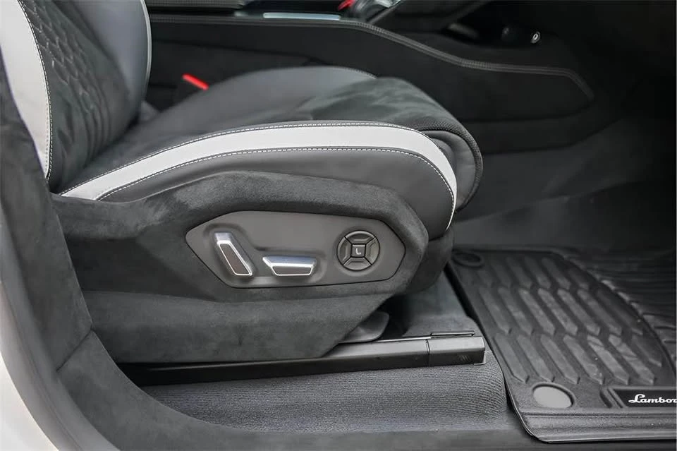 2024 Lamborghini Urus Performante - Image 17 of 19