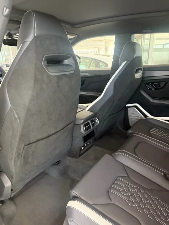 2024 Lamborghini Urus Performante - Image 14 of 16