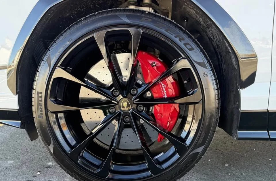 2024 Lamborghini Urus - Image 9 of 11
