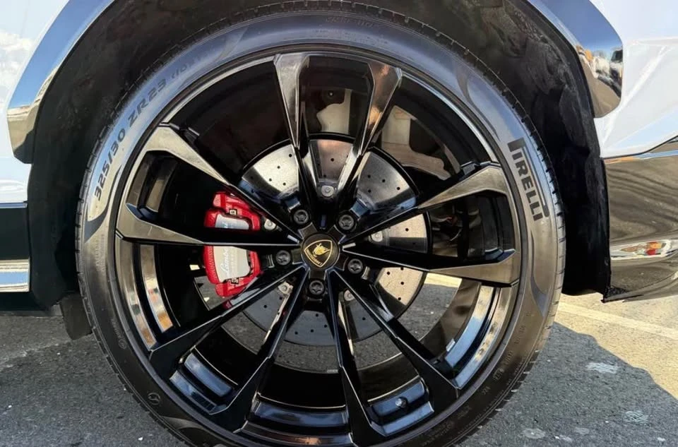 2024 Lamborghini Urus - Image 10 of 11