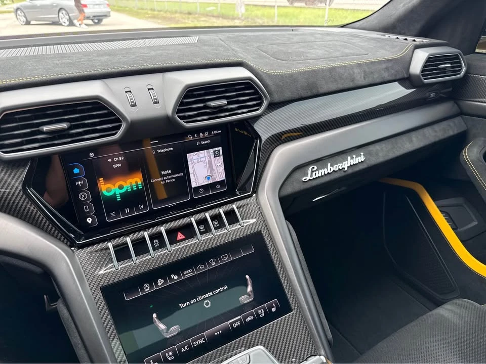 2024 Lamborghini Urus Performante - Image 4 of 7